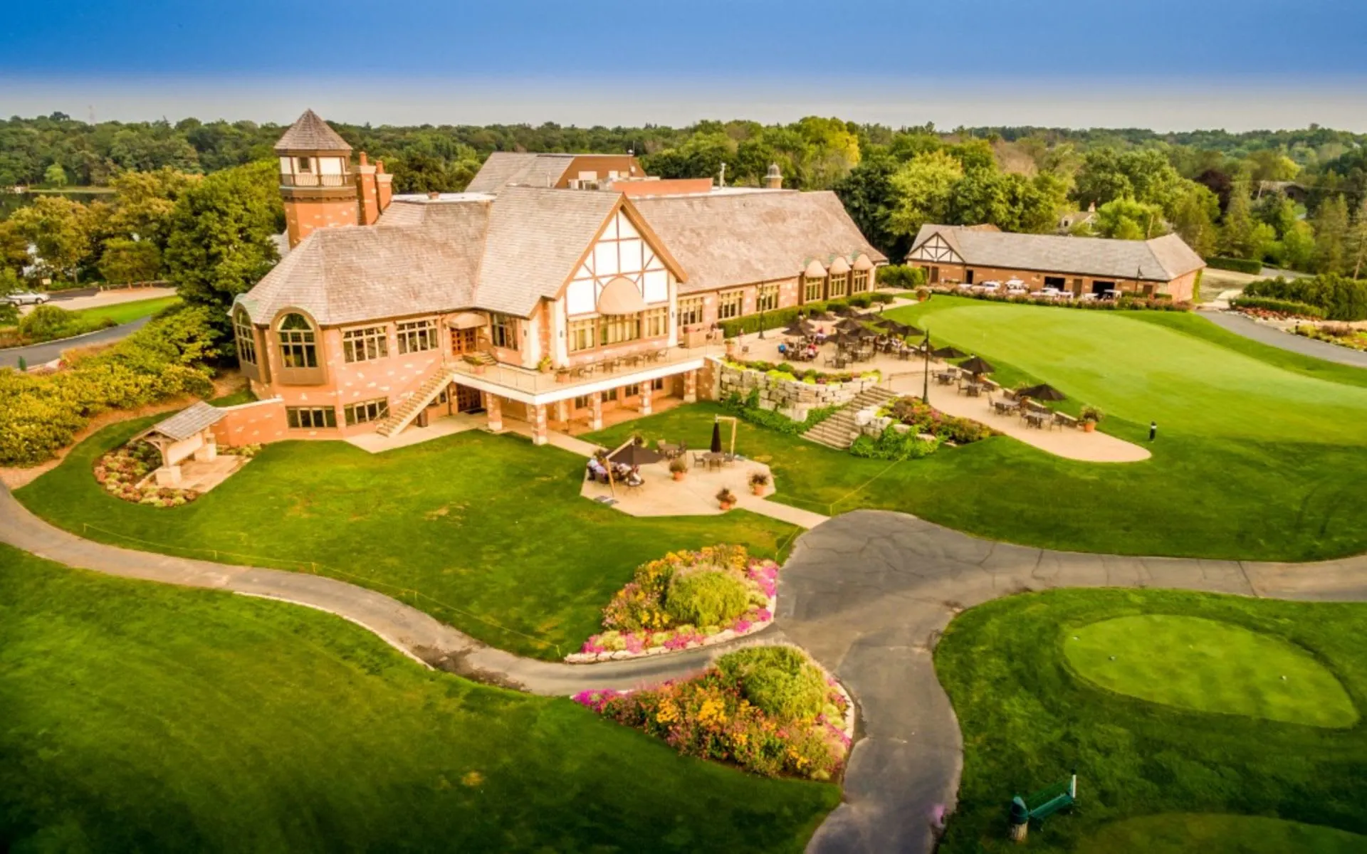North Barrington IL estate and golf-course greens — carpet cleaning service area