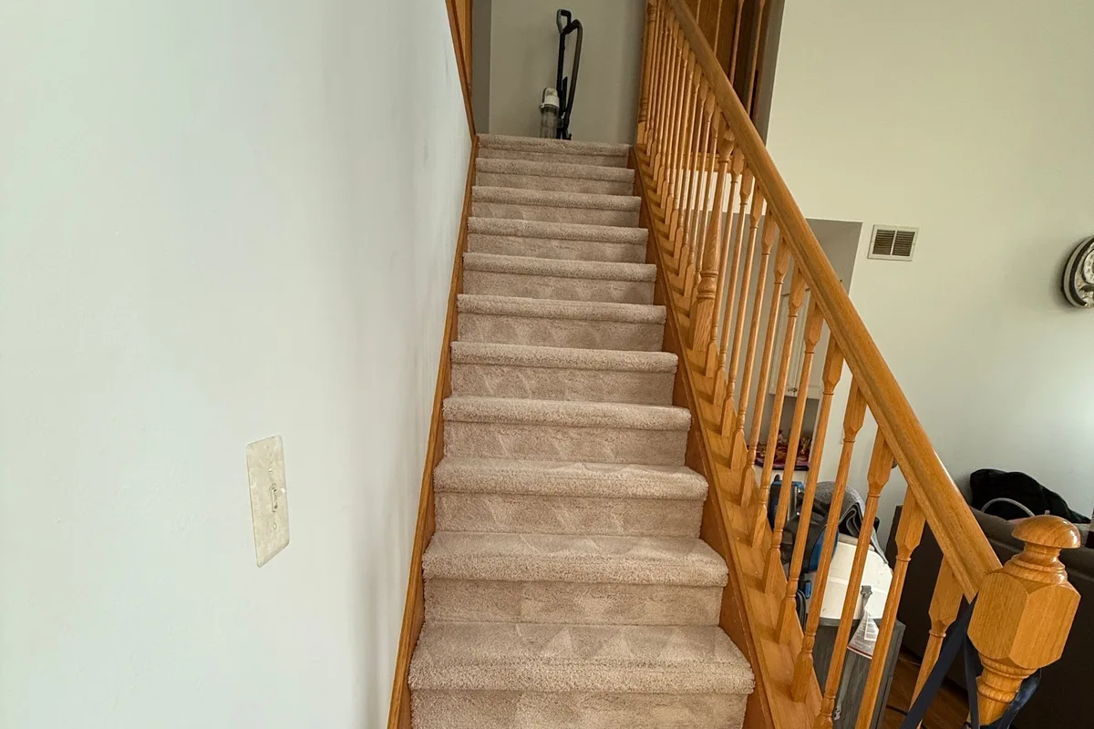 Carpeted bedroom in Vernon Hills home vacuumed and ready for pretreatment